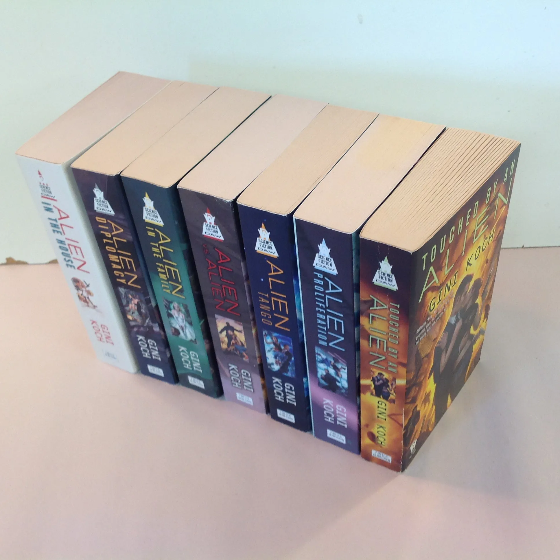 2010's 7Pc Lot Mass Market Paperbacks Gini Koch Alien Novels