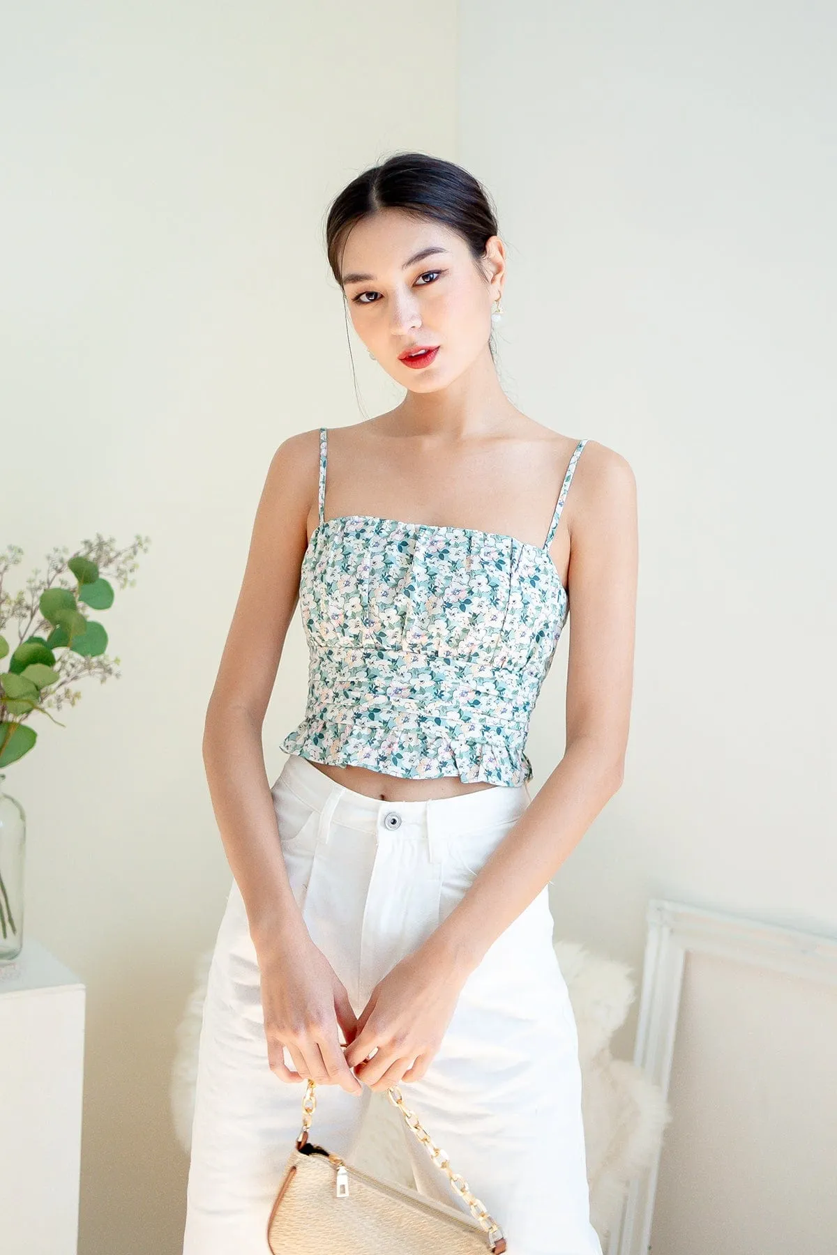 BRIONY RUCHED SPAG TOP IN SEAFOAM FLORAL