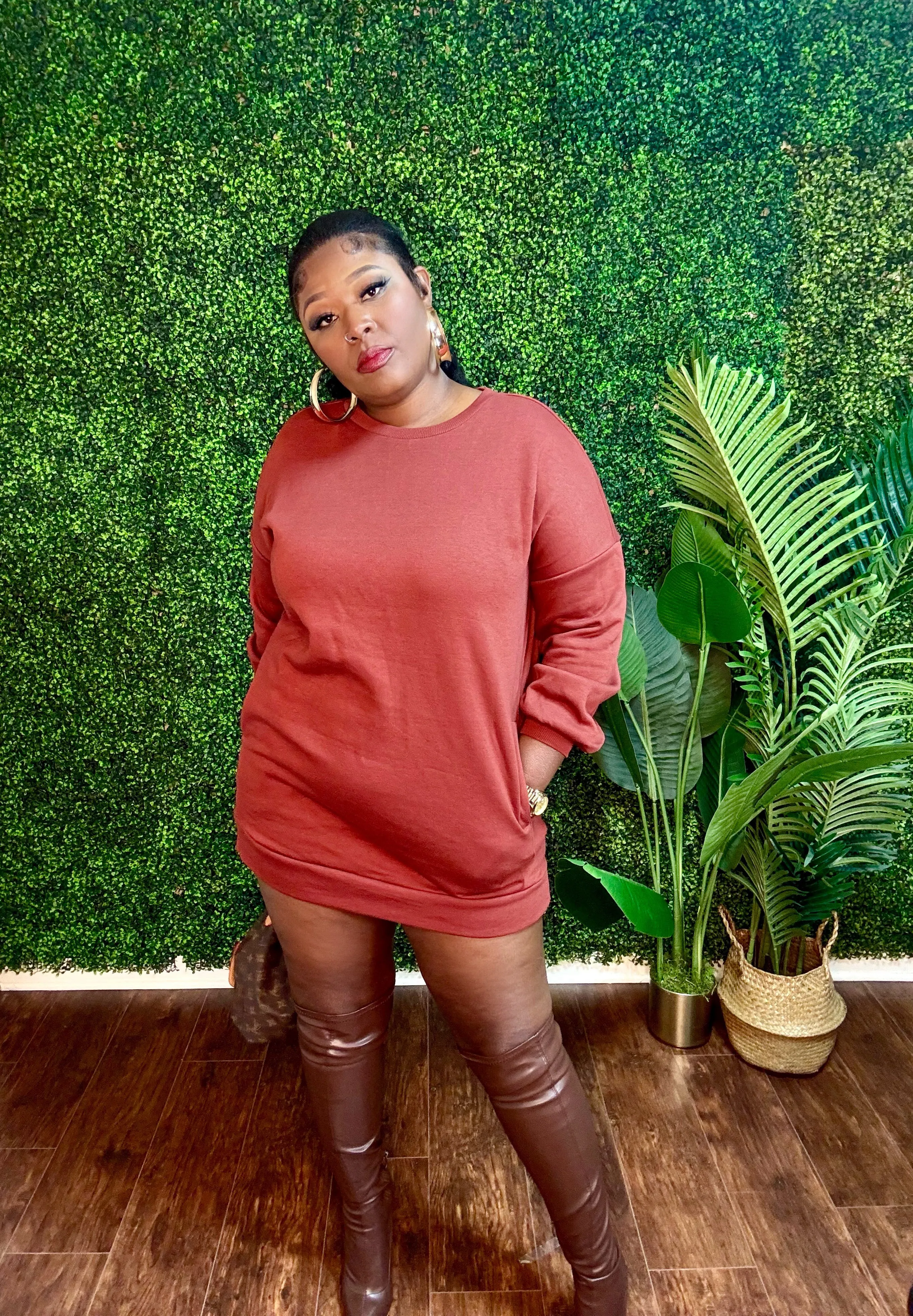 KEEPIN IT CUTE SWEATSHIRT DRESS (Rust)