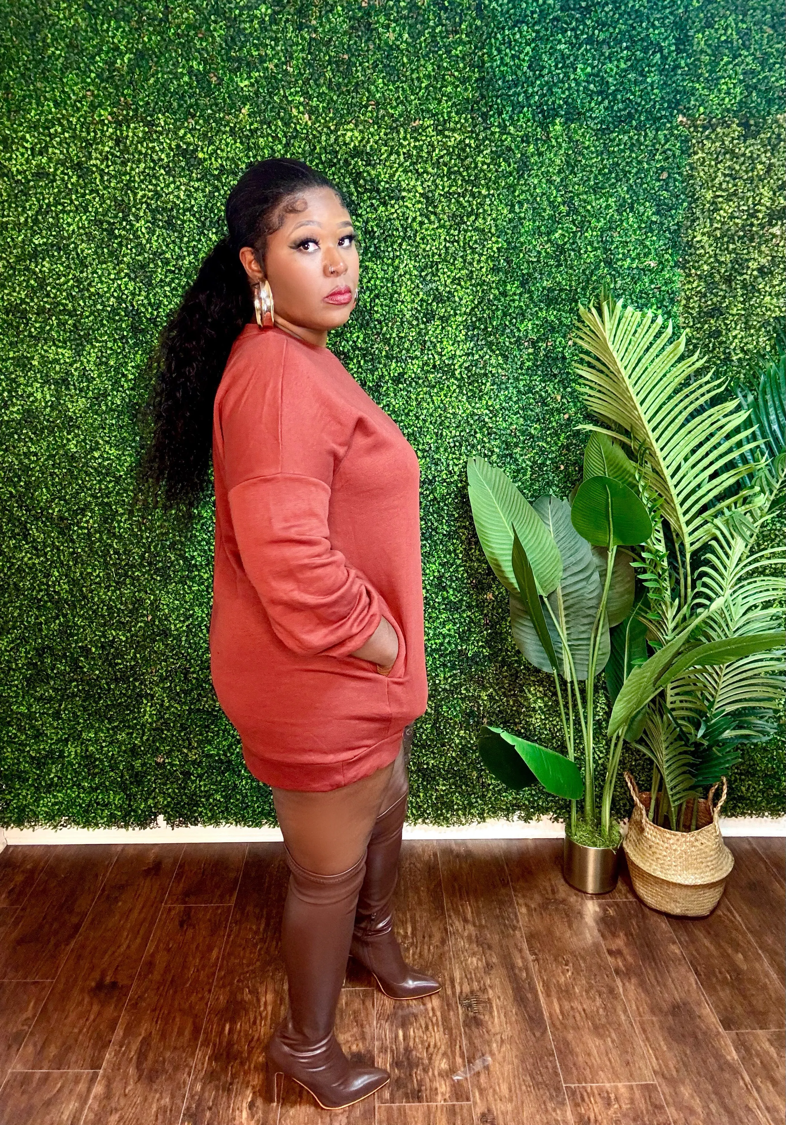 KEEPIN IT CUTE SWEATSHIRT DRESS (Rust)