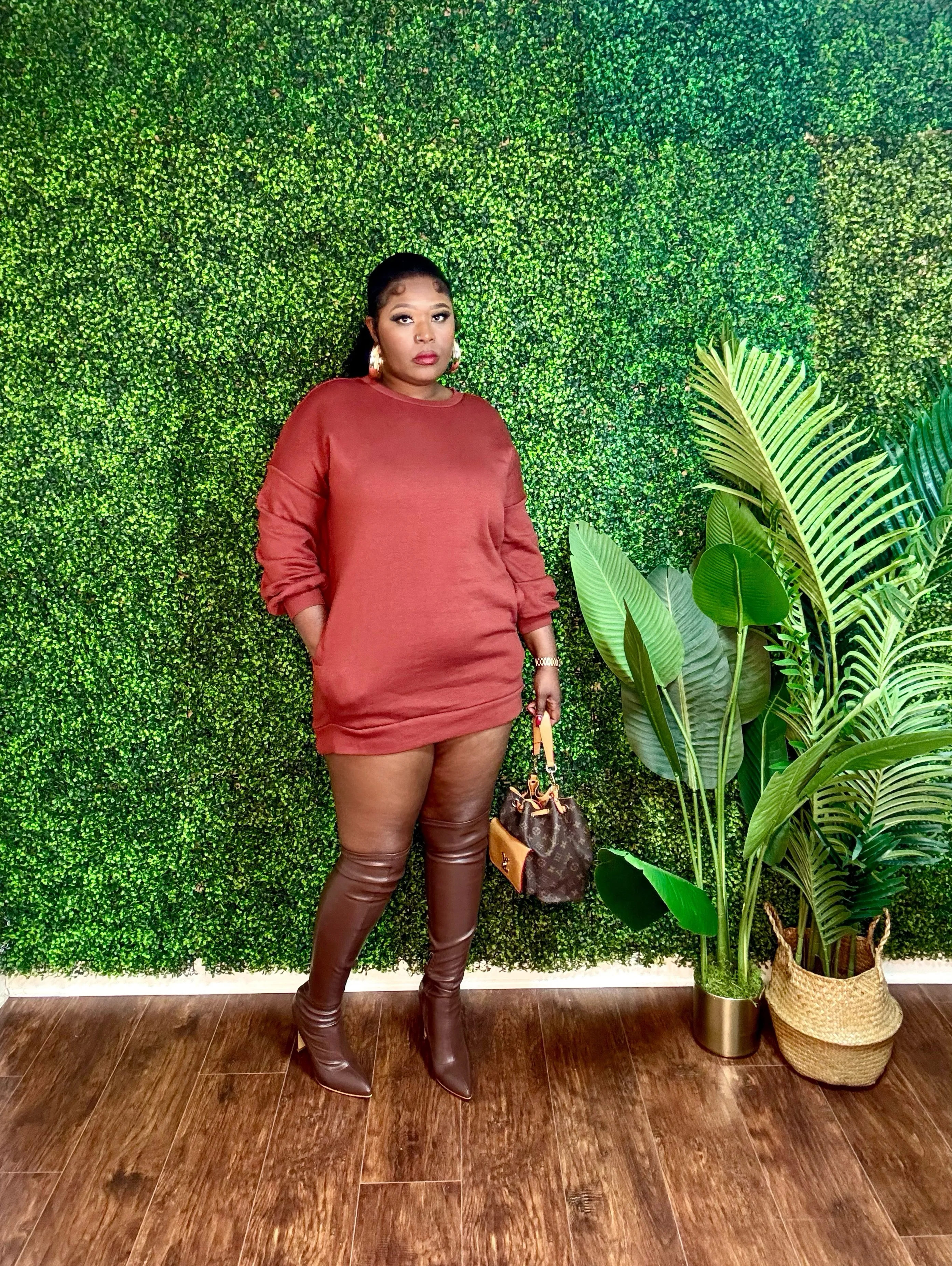 KEEPIN IT CUTE SWEATSHIRT DRESS (Rust)
