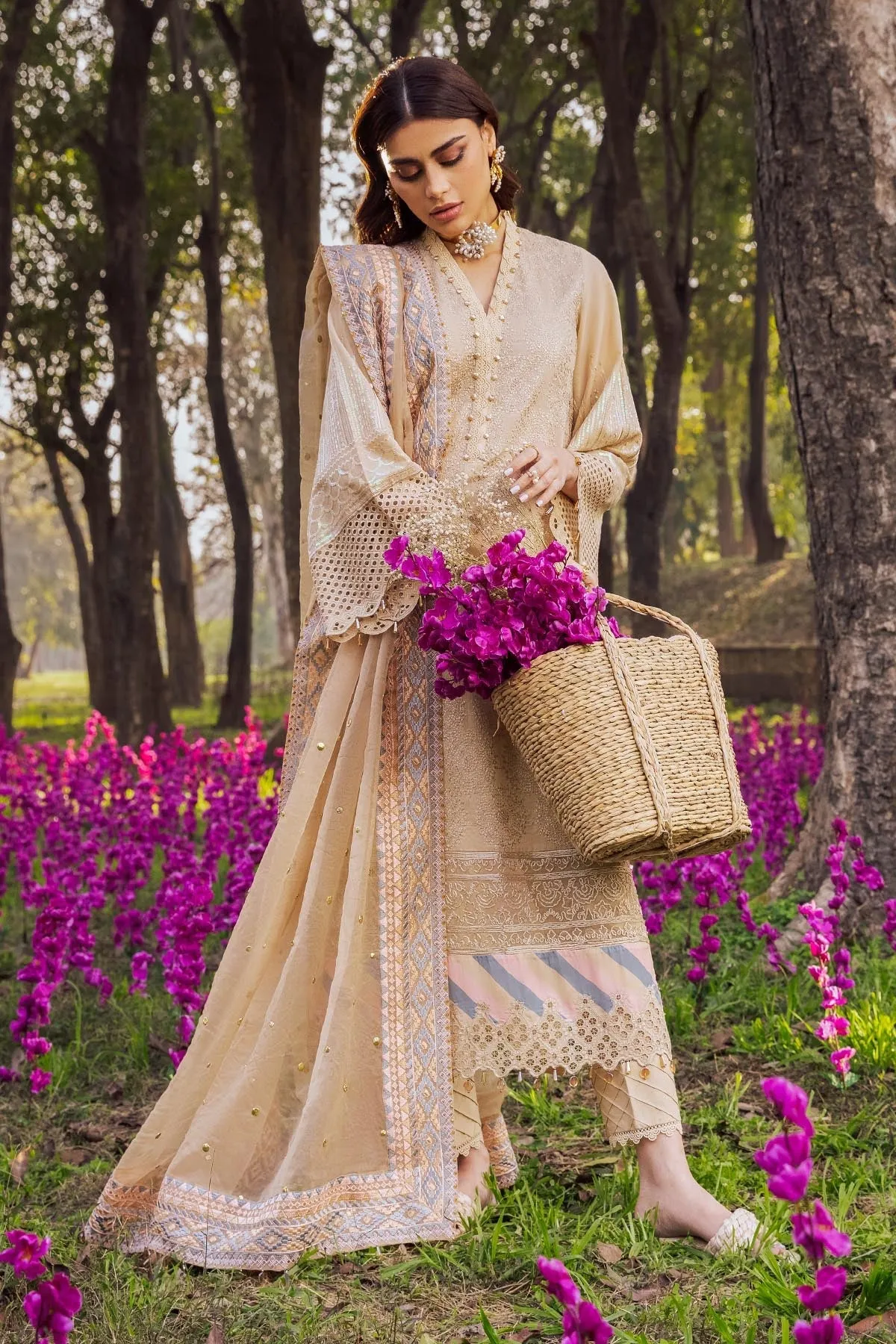 Nureh Exclusive Luxury Lawn Collection 2022 – Flower Girl