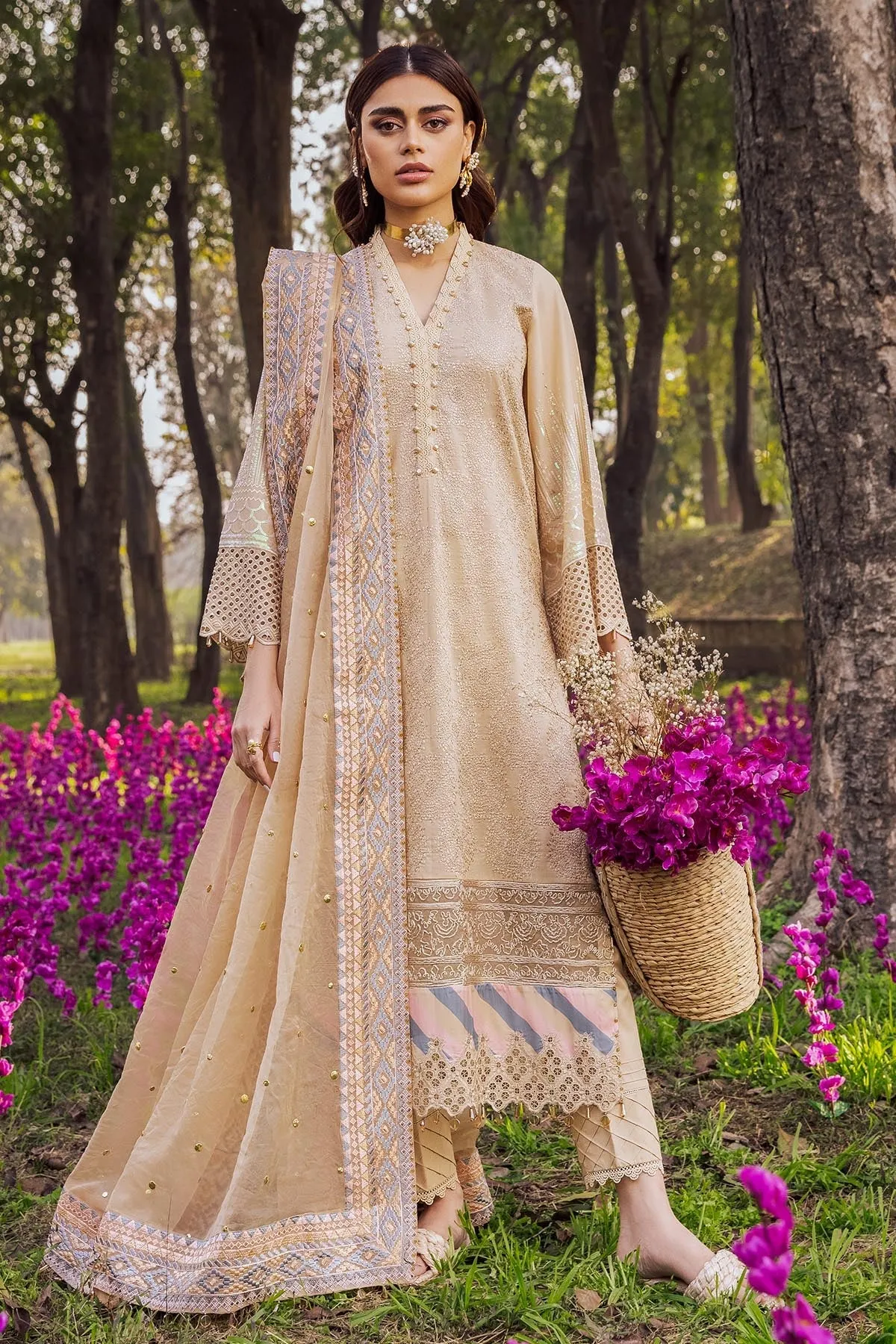 Nureh Exclusive Luxury Lawn Collection 2022 – Flower Girl