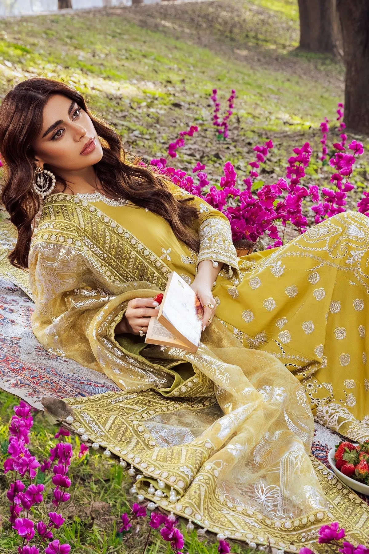 Nureh Exclusive Luxury Lawn Collection 2022 – Golden Hour
