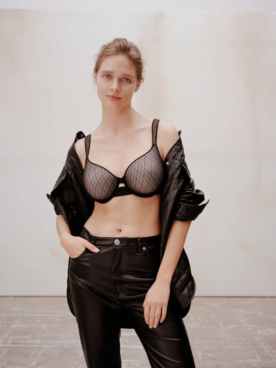 Smooth Lines Covering Memory Bra - Black/Beige